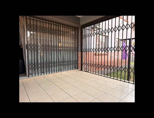 3 BEDROOM APARTMENT FOR SALE IN WATERVAL EAST